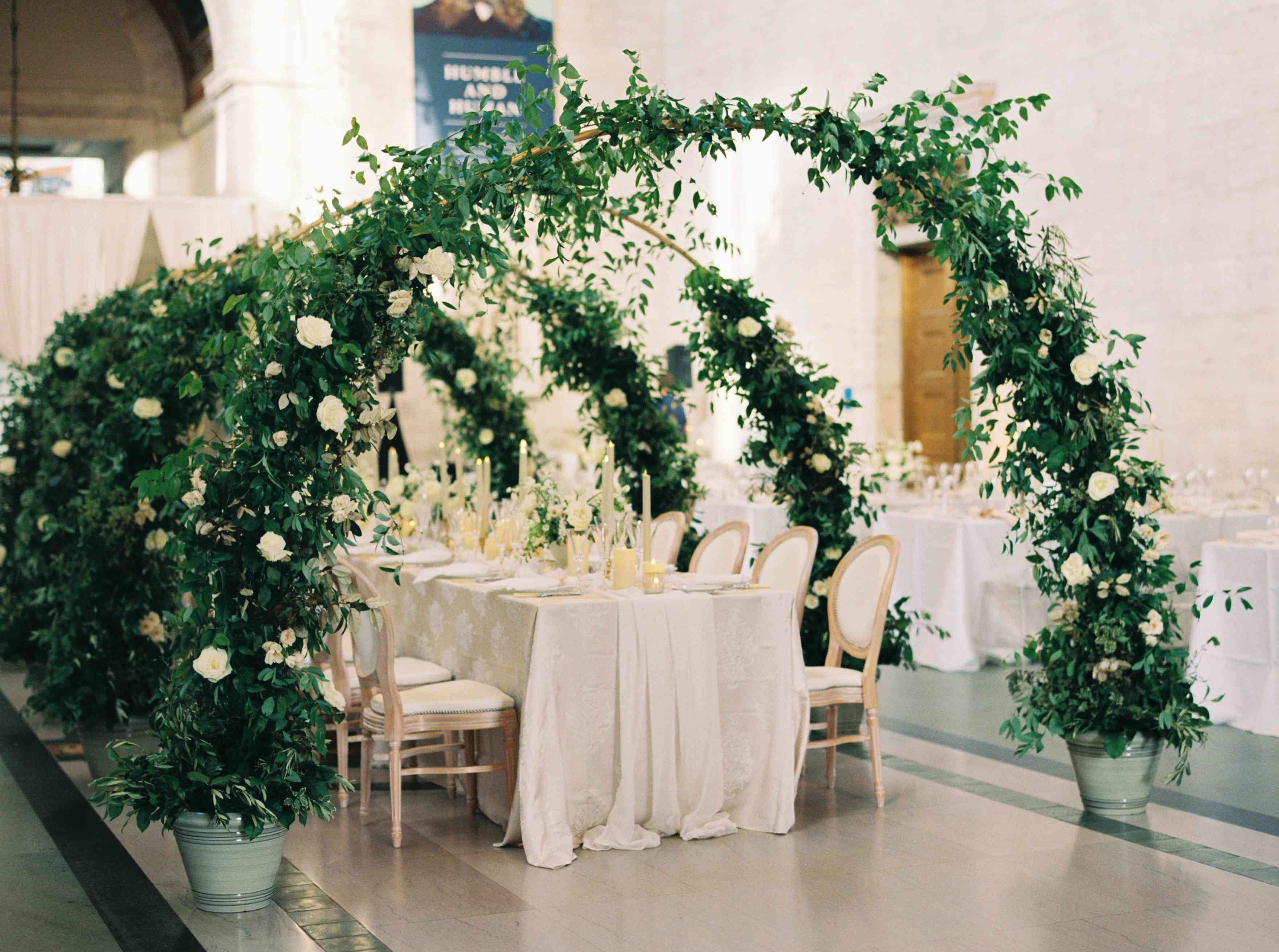 接待处的绿色拱门