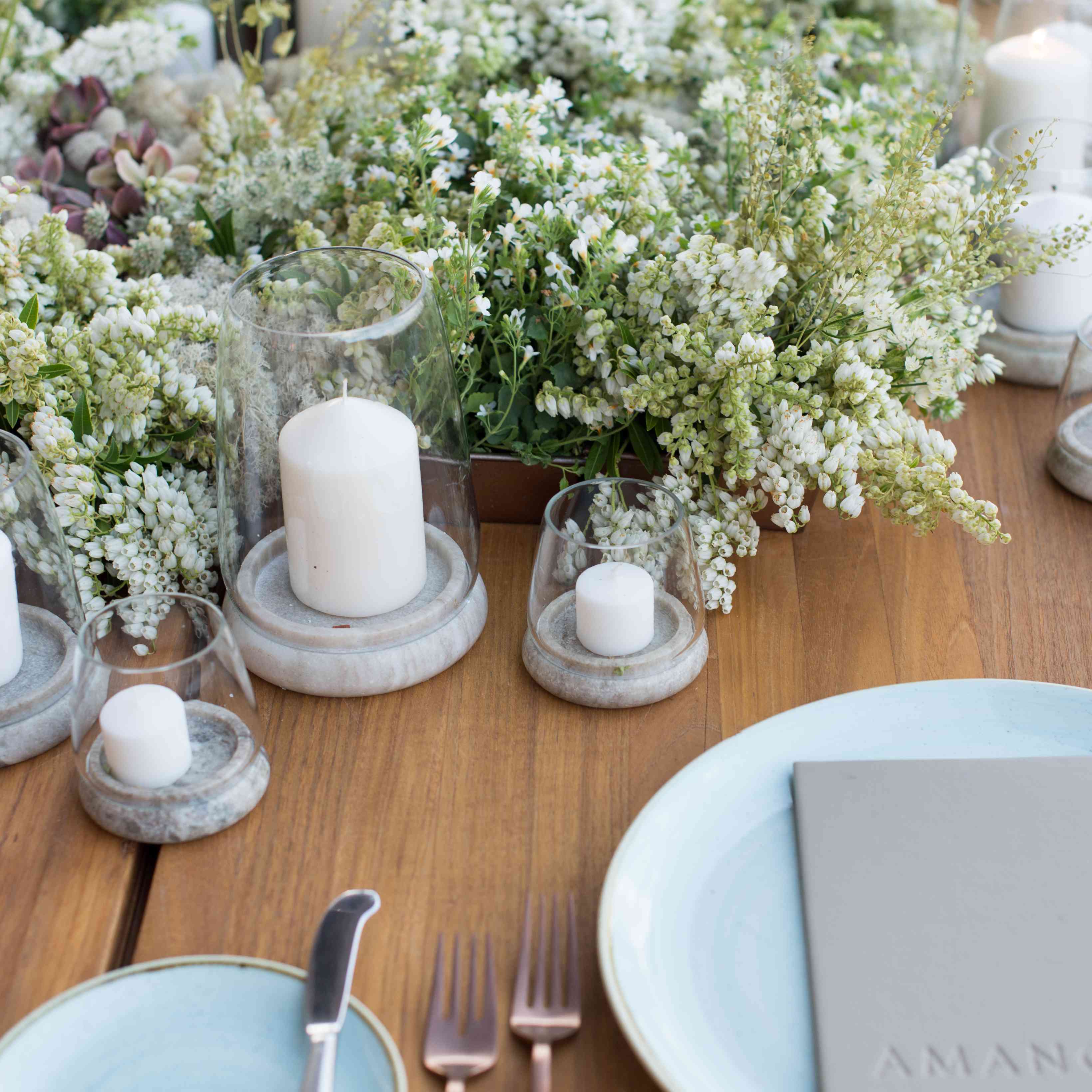 低花中心件和柱状蜡烛