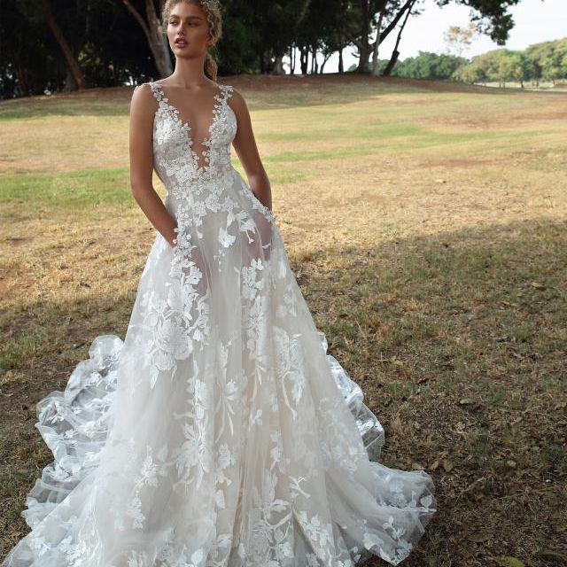 在口袋深V全在花边婚纱礼服型号