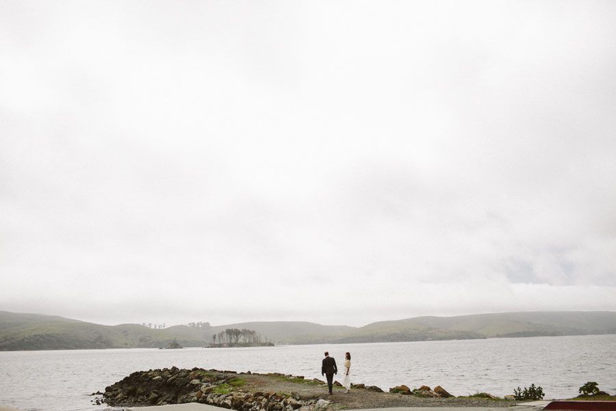 新郎和新娘在尼克湾
