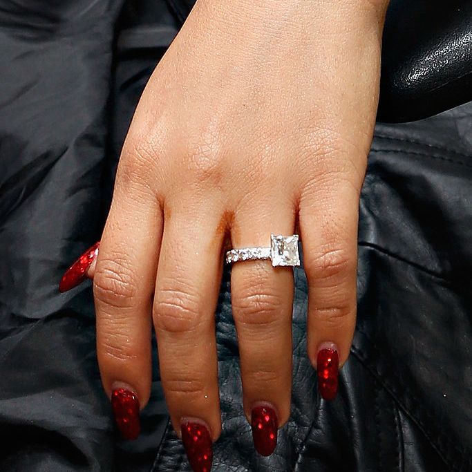 上的Snooki公主方形钻石戒指