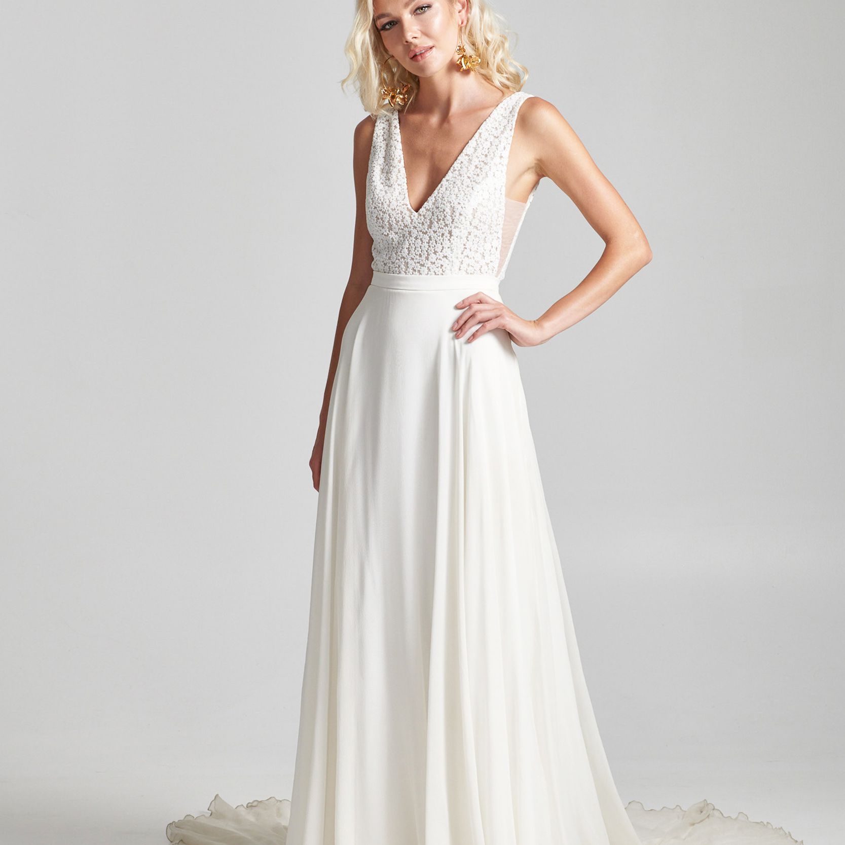 丽贝卡·舍内菲尔德婚纱