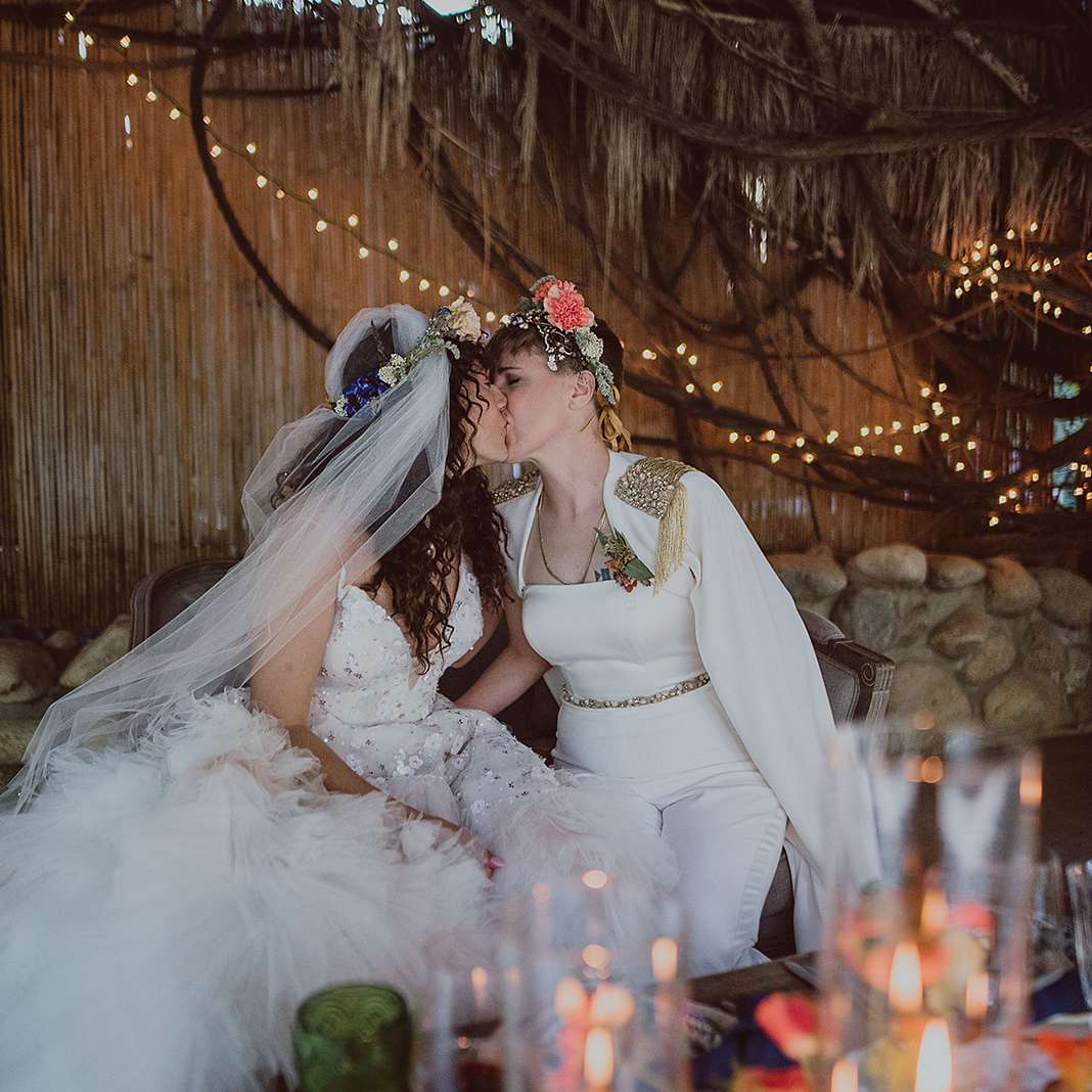 夫妻接吻“class=