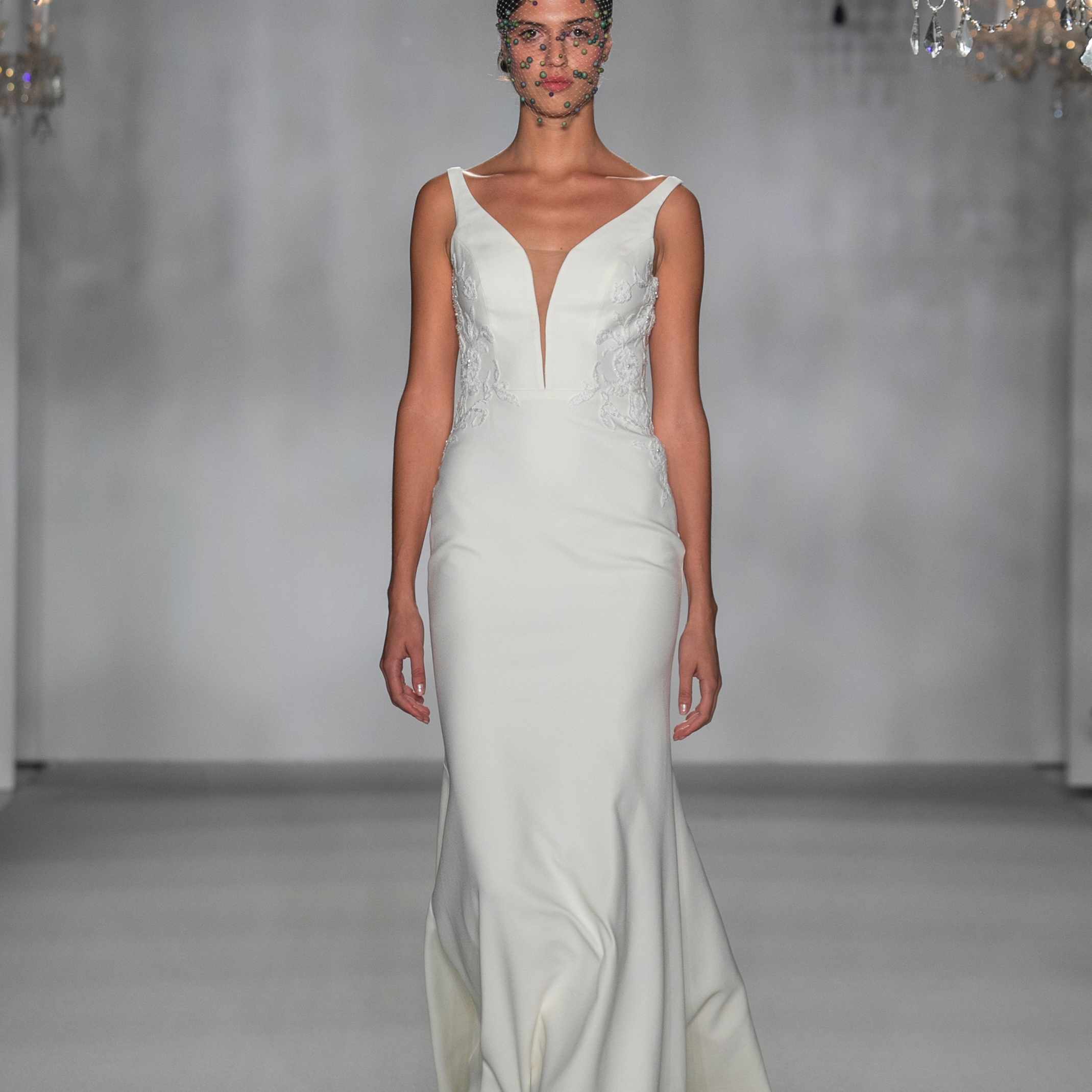 安妮·巴尔婚纱