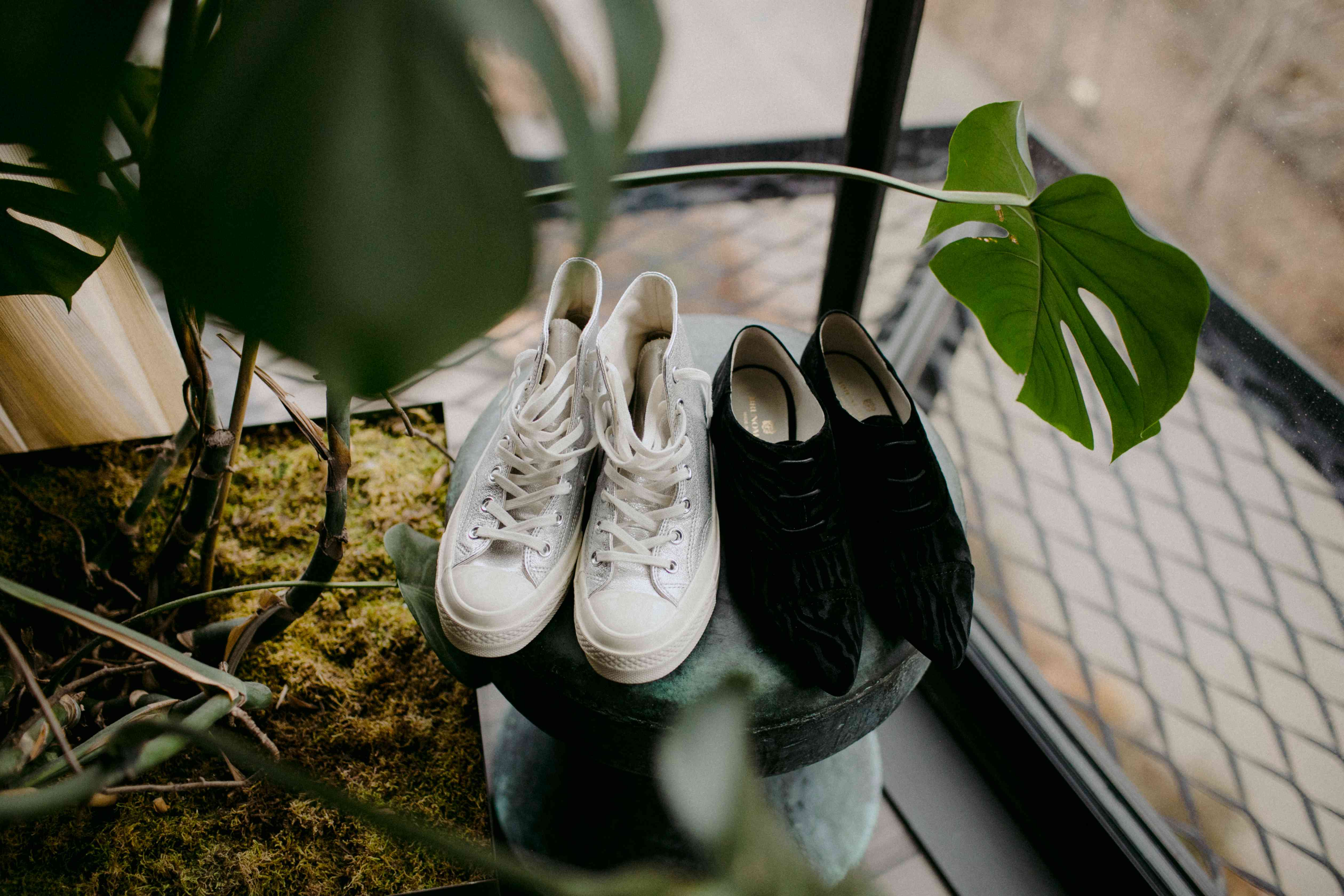 在新娘的婚鞋“class=