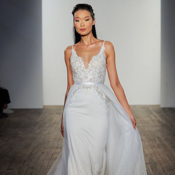 腮红由海莉·佩奇婚纱