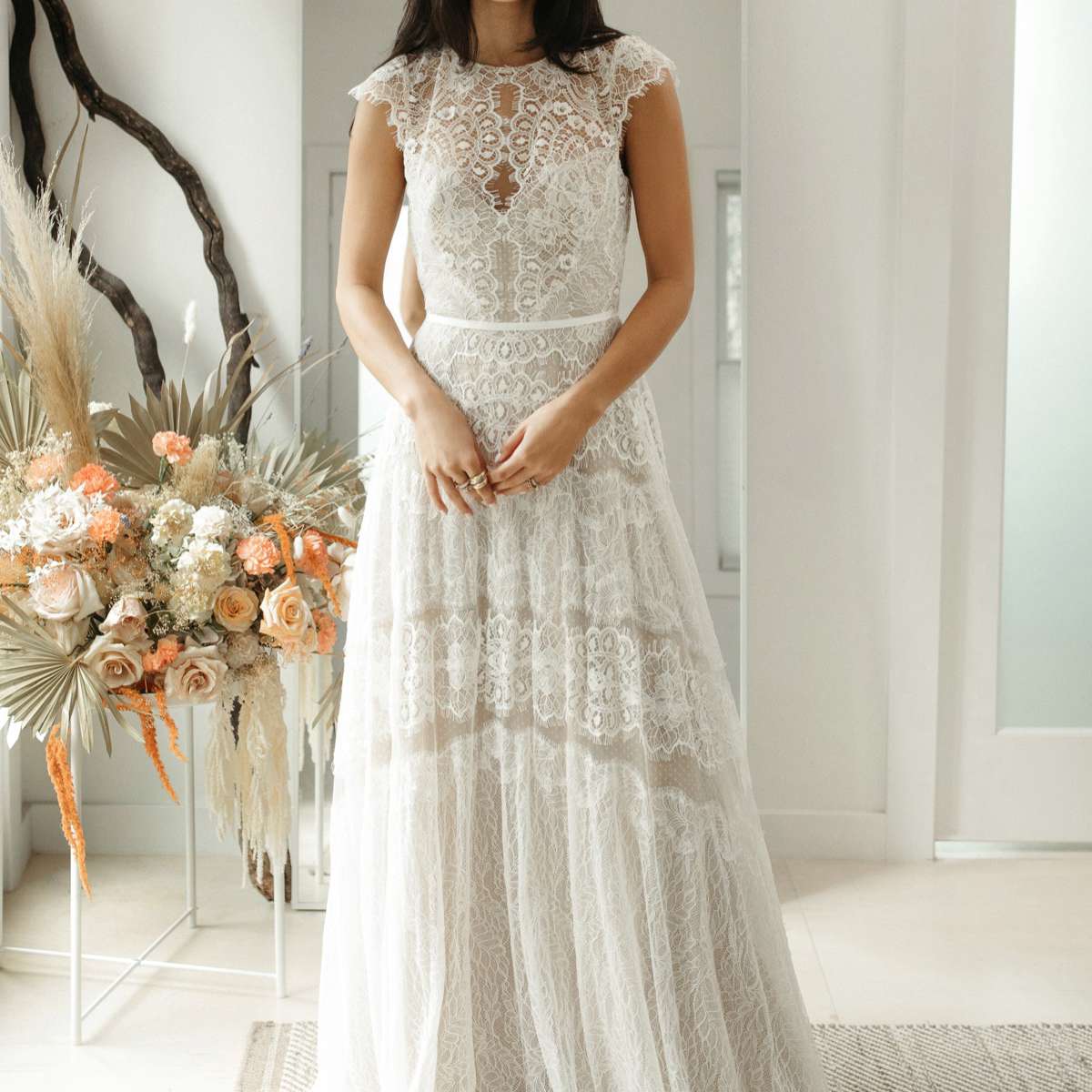 Jewel-Neck A-Line蕾丝礼服的型号袖套袖子