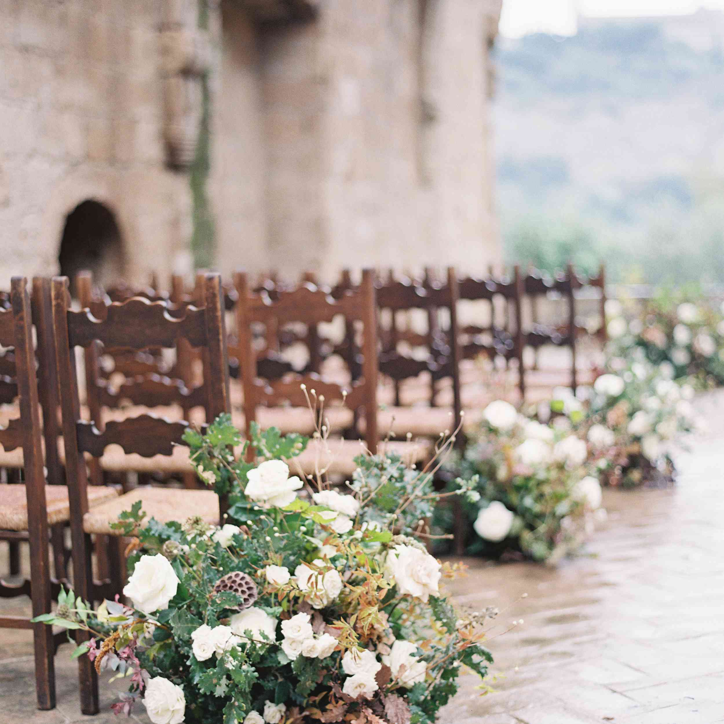 经典的意大利拉巴迪亚婚礼，仪式鲜花