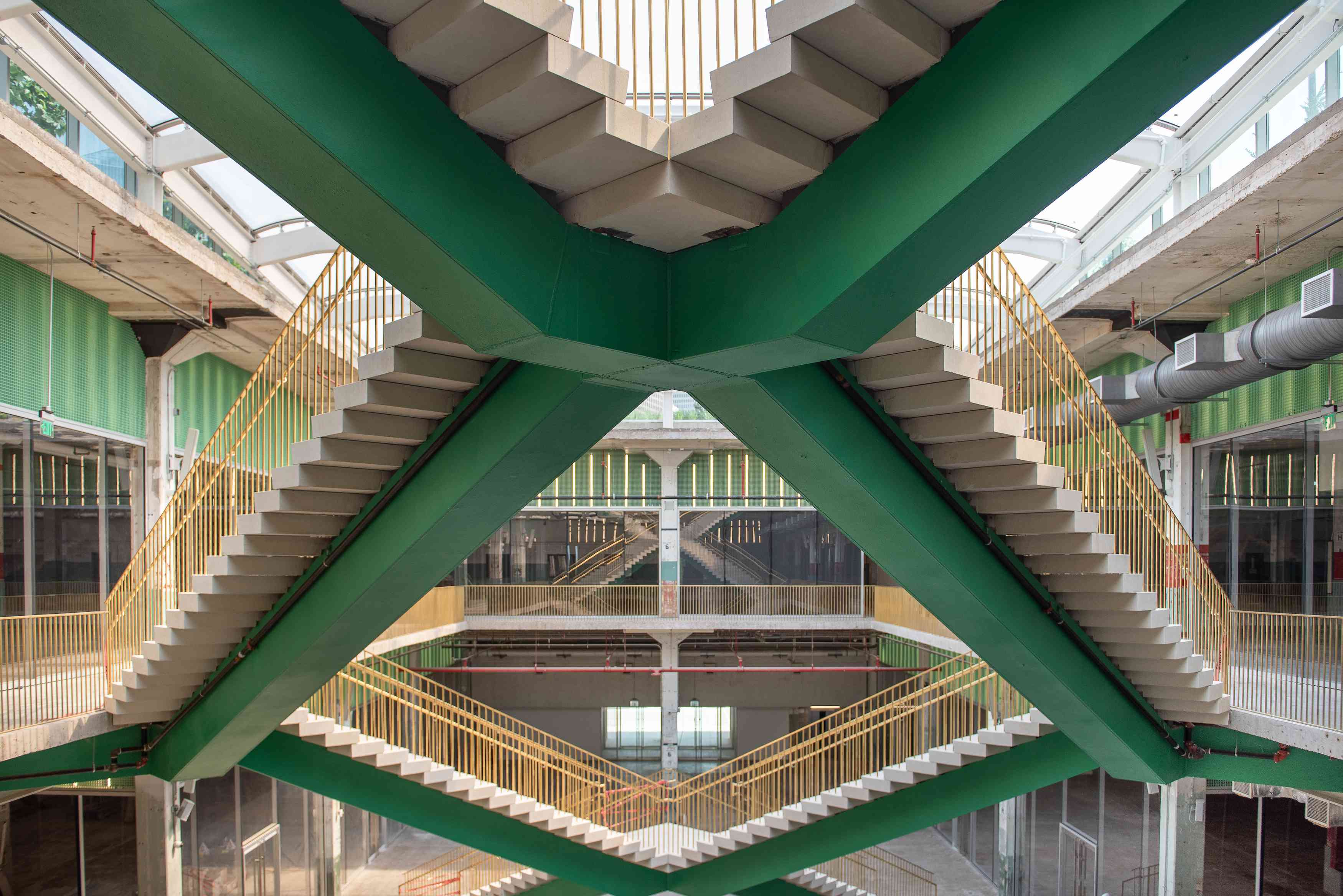 POST Houston的内部楼梯井