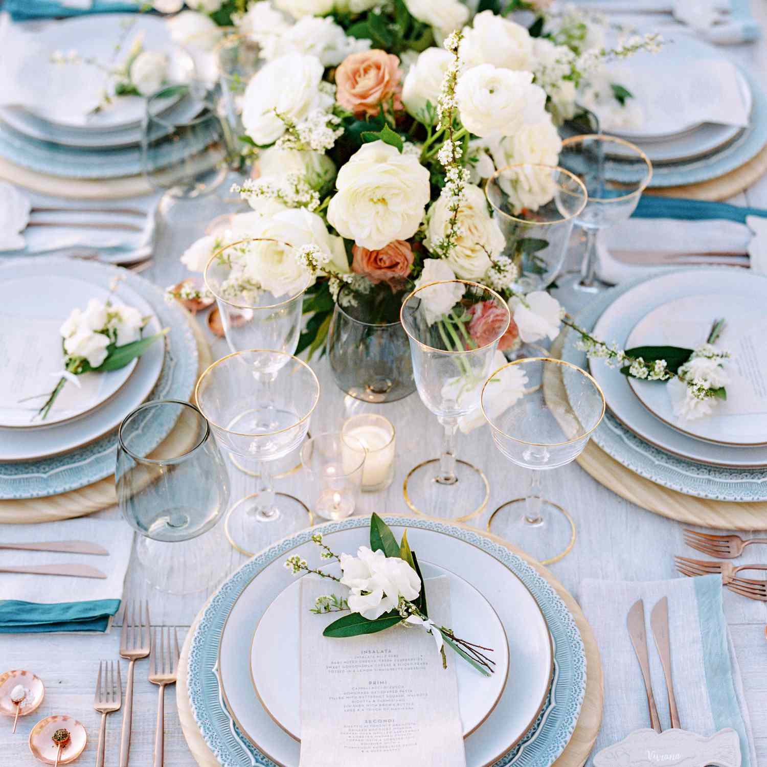 亲密的加利福尼亚婚礼，蓝色tablescape