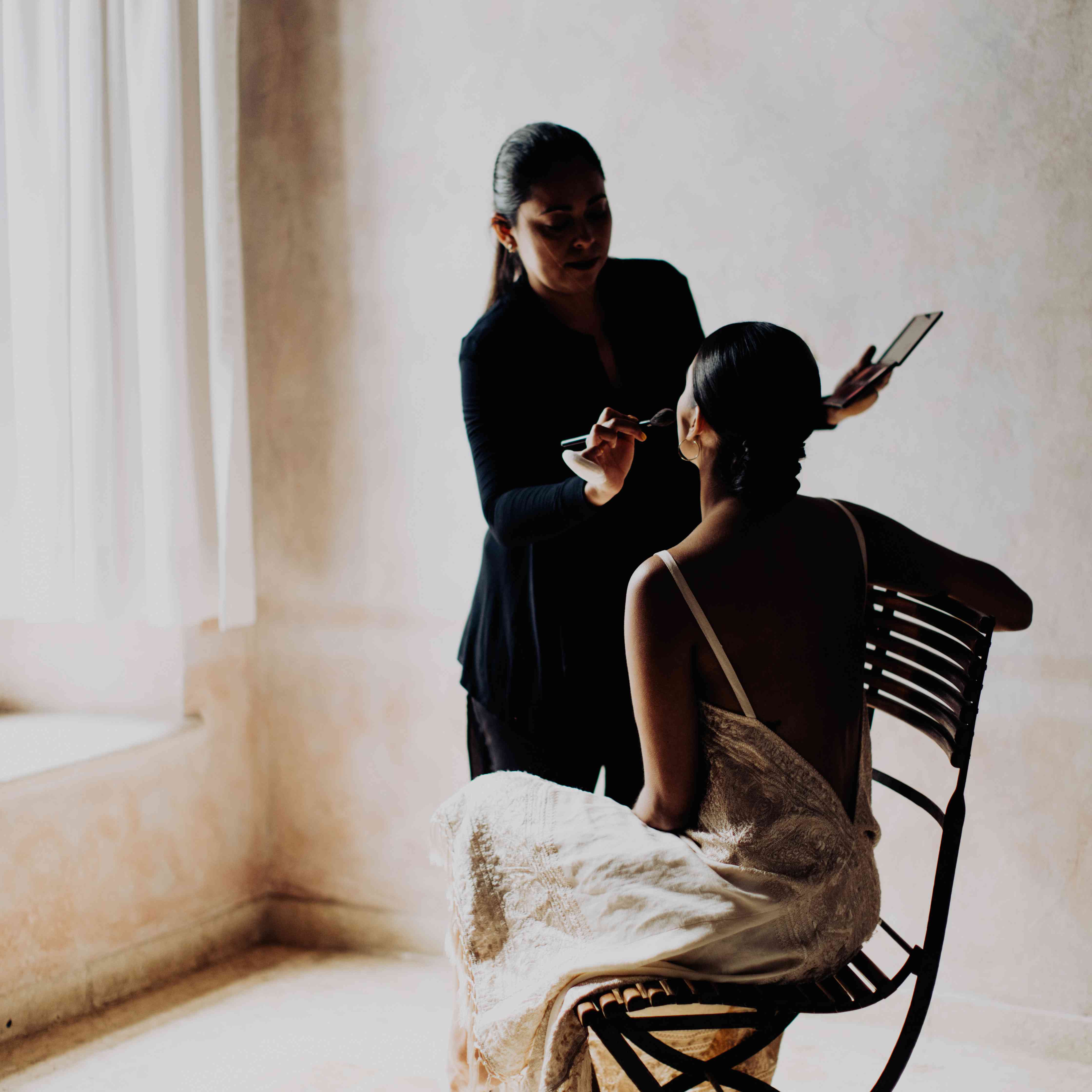 新娘妆得到完成