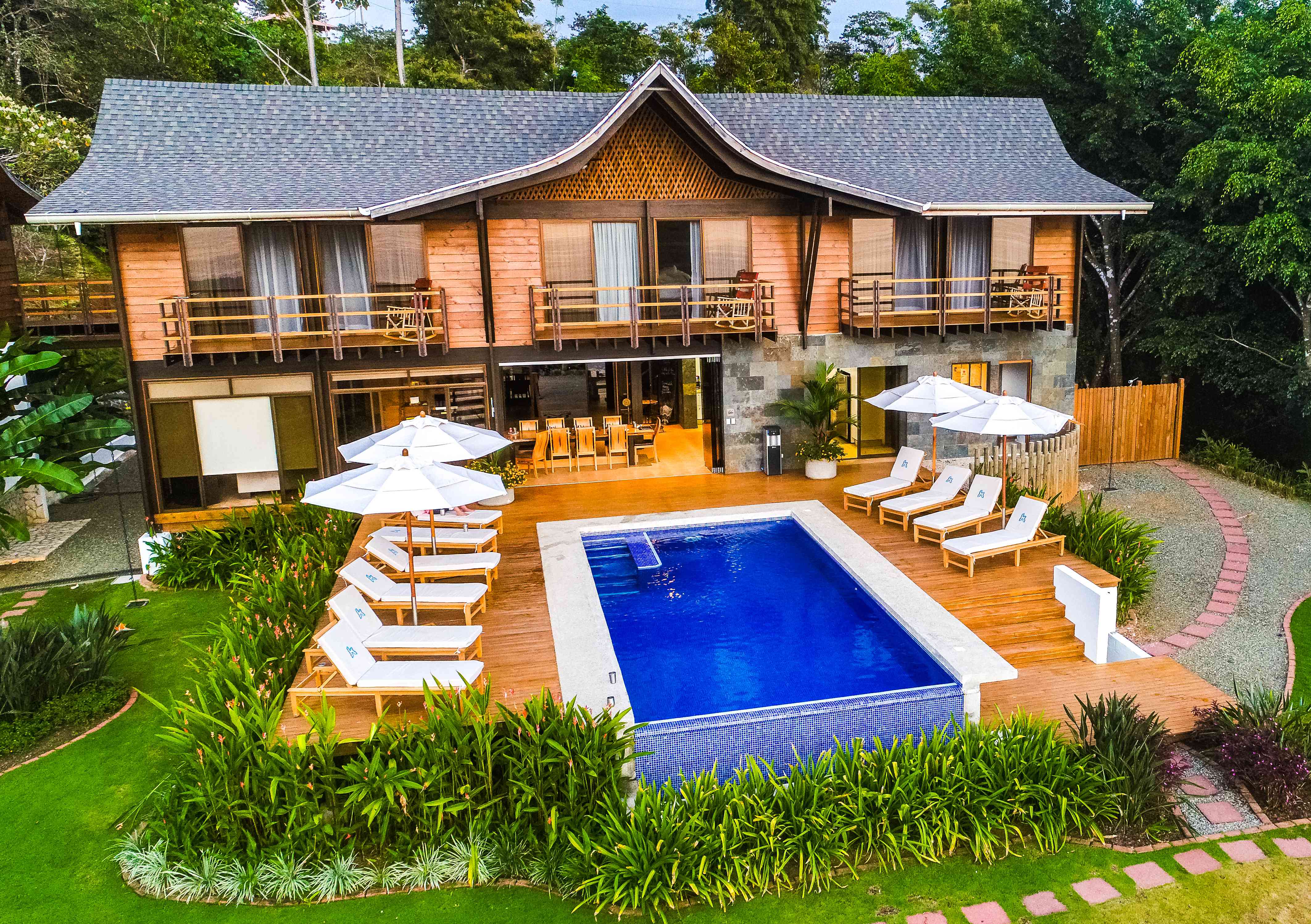 机舱与前池和甲板林地面积