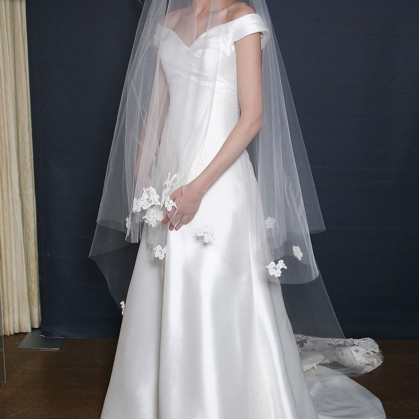 Sareh Nouri露肩婚纱