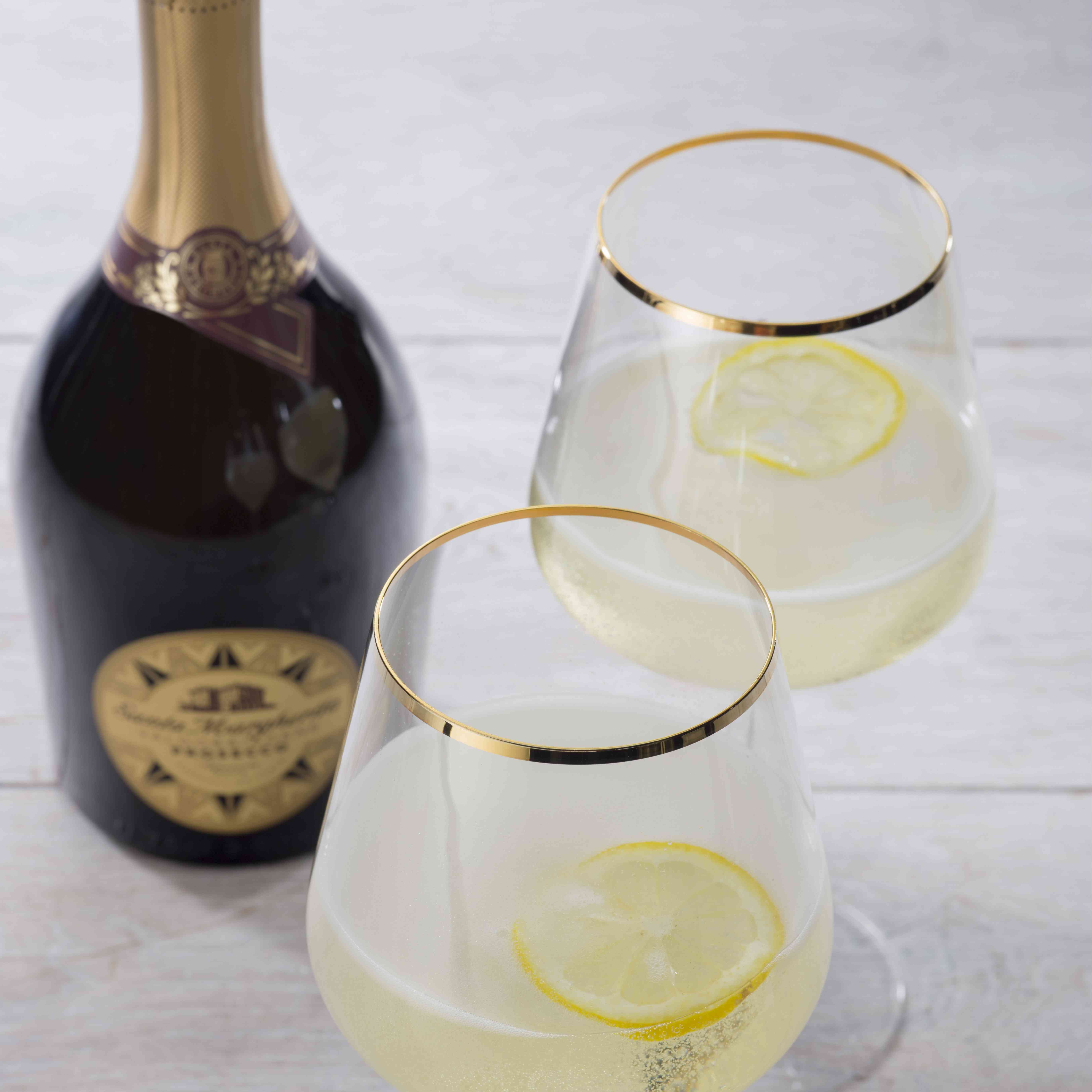 采购产品酒精，签名鸡尾酒，饮料，玻璃杯，酒吧，菜单，接待，香槟，起泡酒