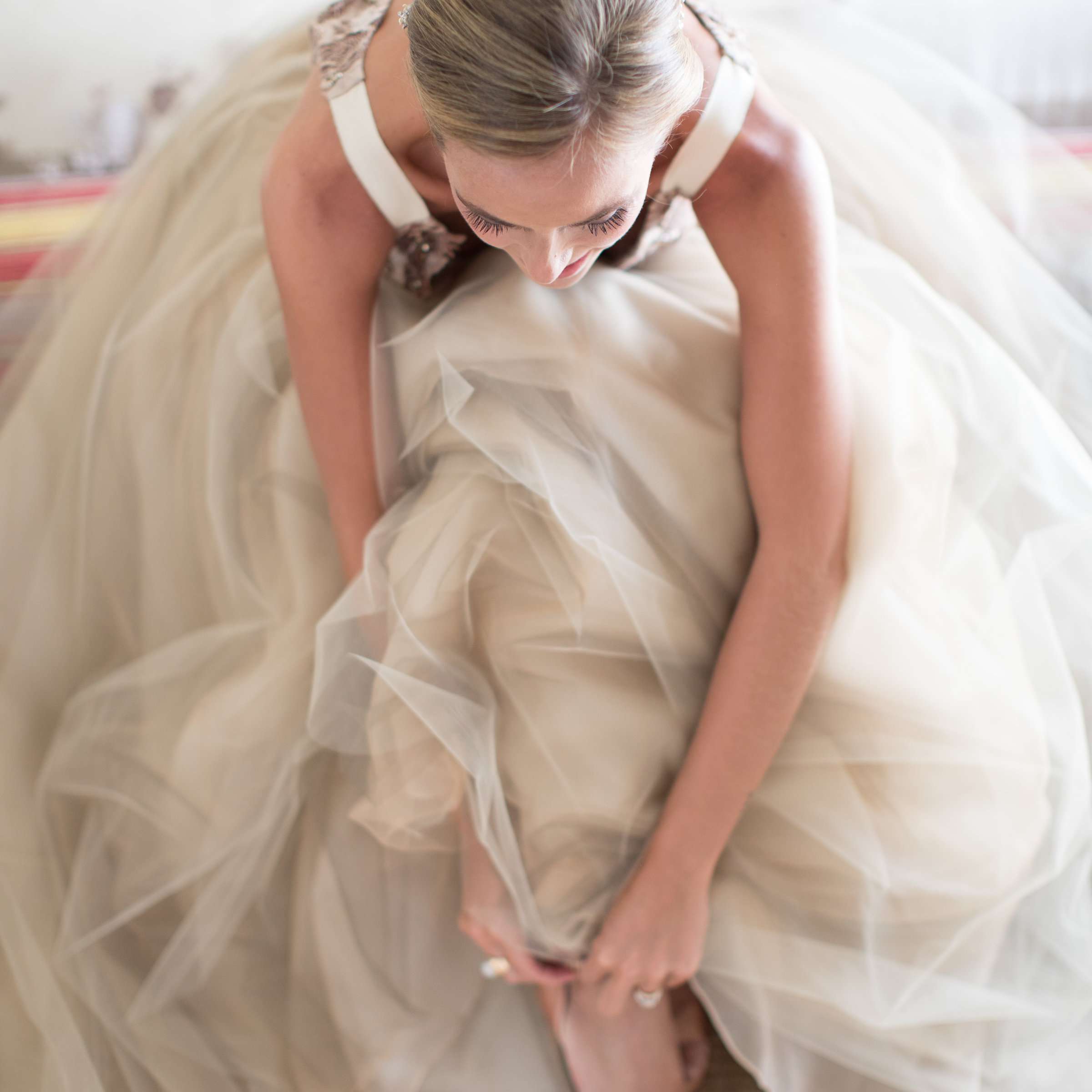 新娘礼服的香槟