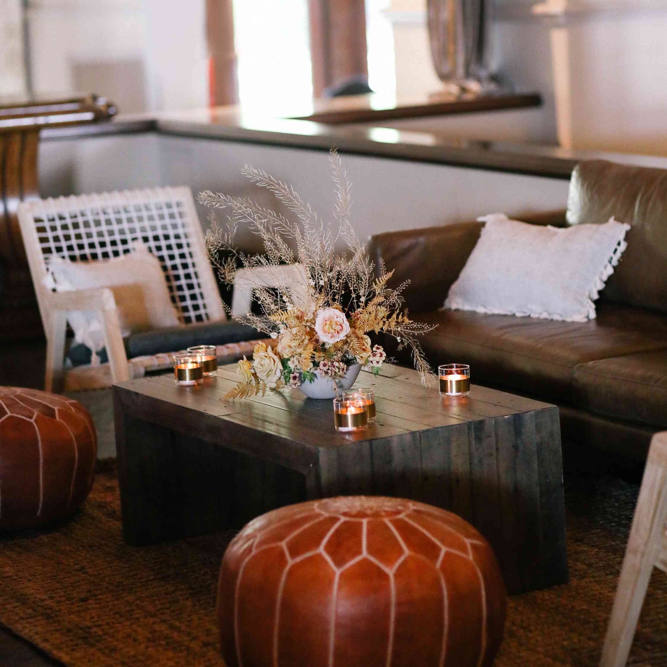 萨凡纳和riker婚礼，休息室“class=