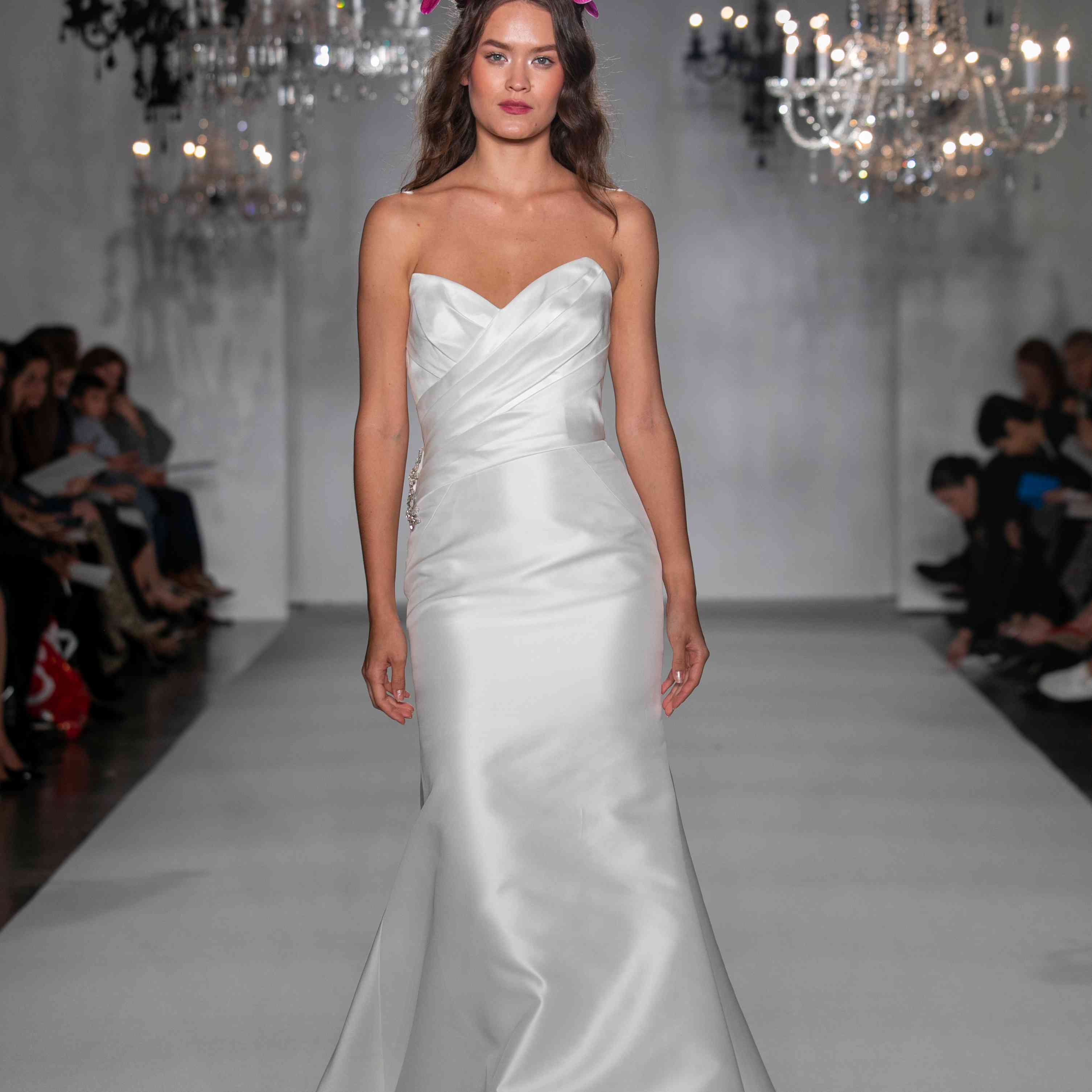 安妮·巴尔婚纱