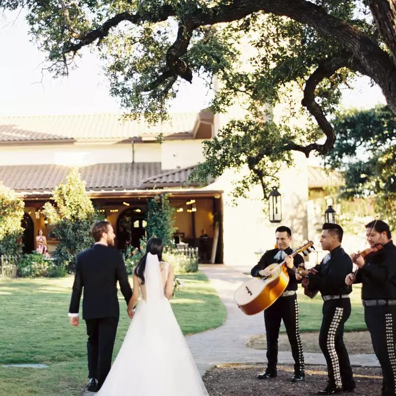 新娘新郎仪式结束