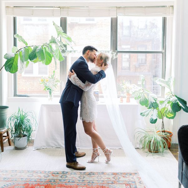 新郎和新娘接吻