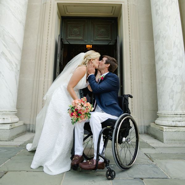 新娘和新郎接吻