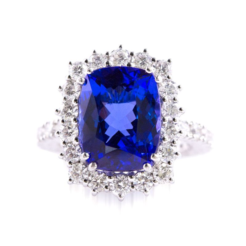 Cushion-Cut Tanzanite和钻石戒指