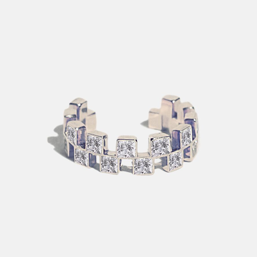 凯金打开一枚戒指