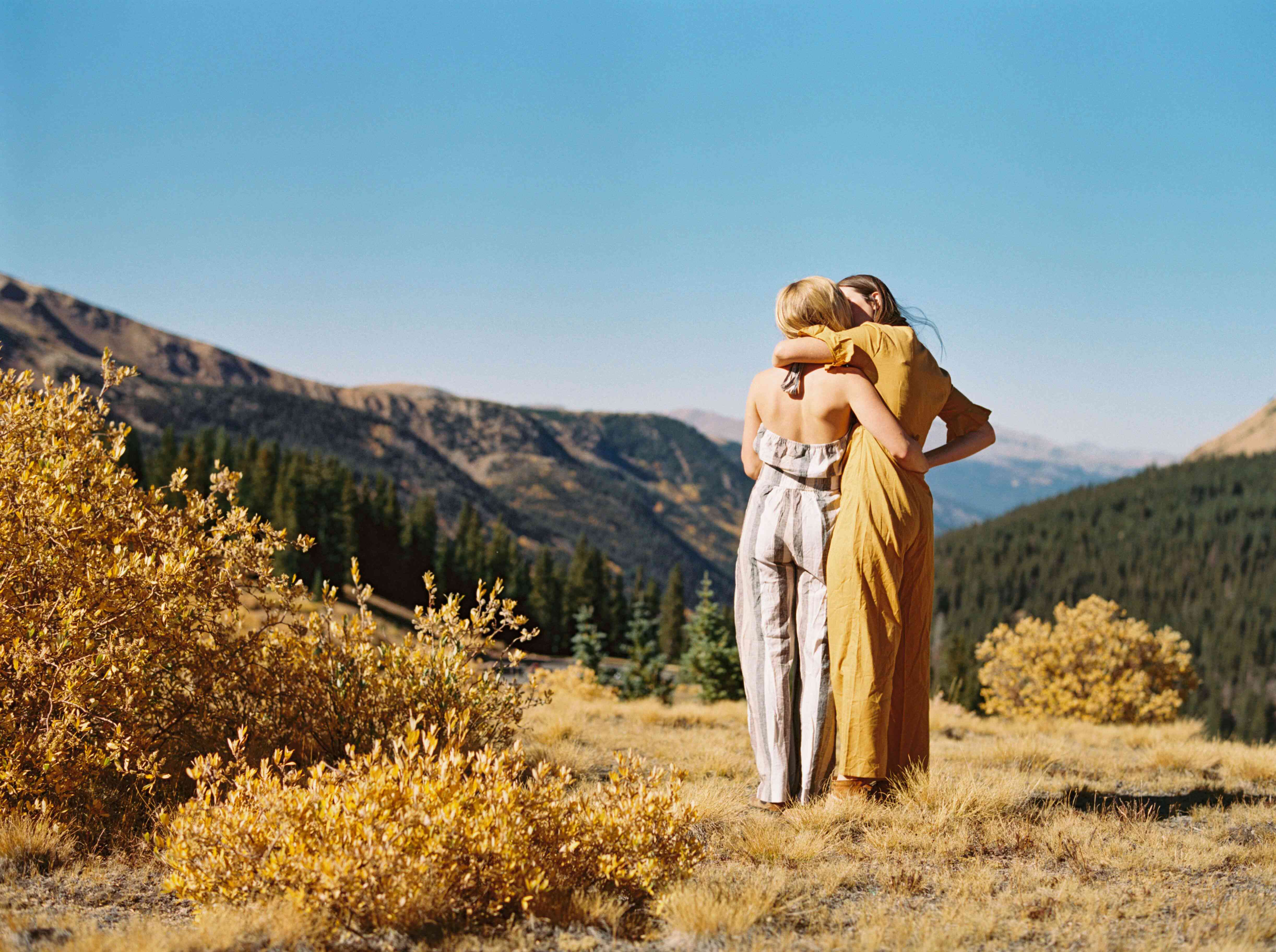 新娘将要在山景的前吻