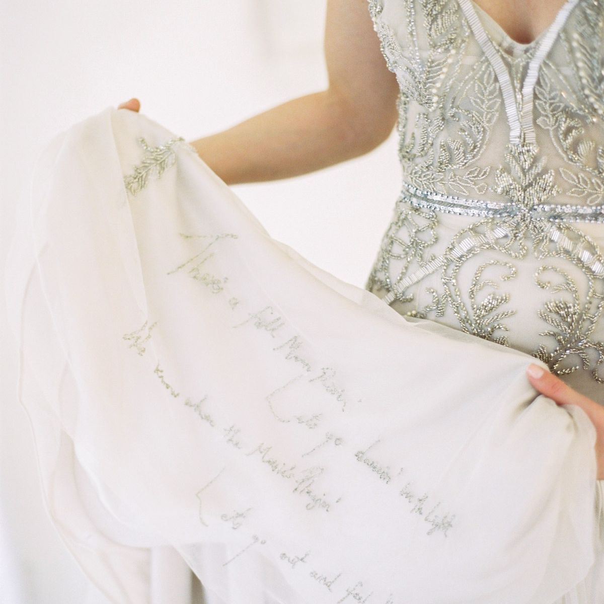 <p>穿上文字</p><br><br>