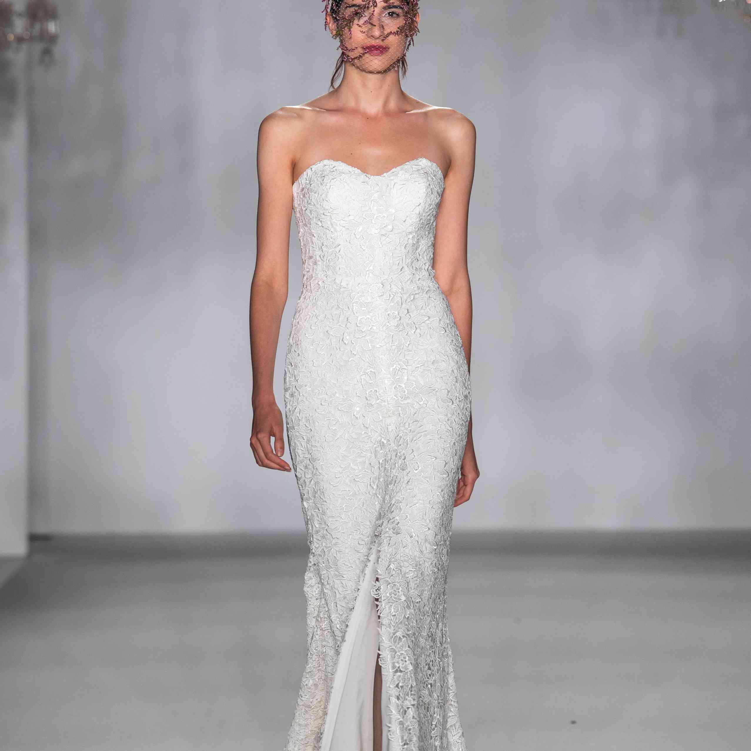 安妮·巴尔婚纱