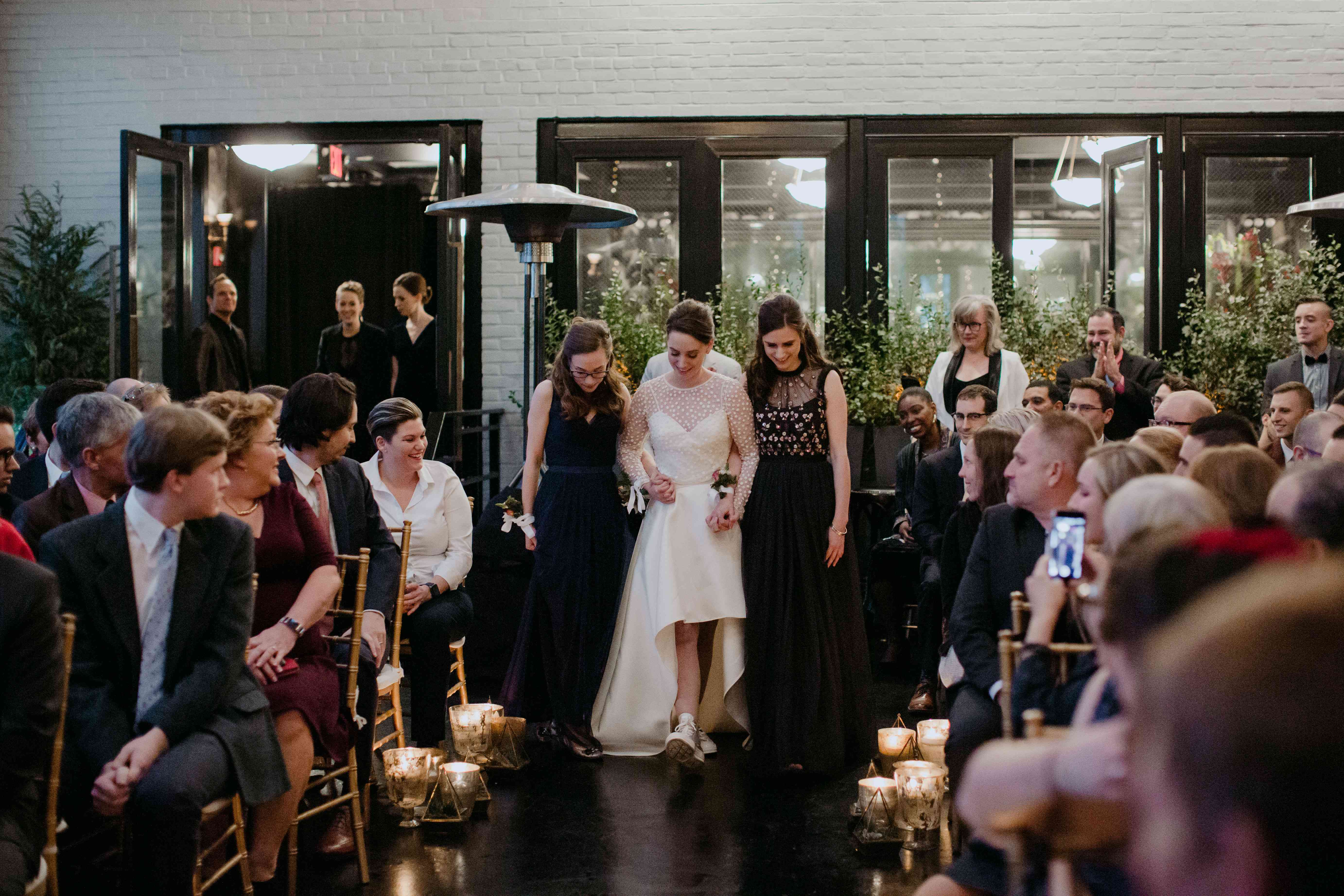 新娘走的过道“class=