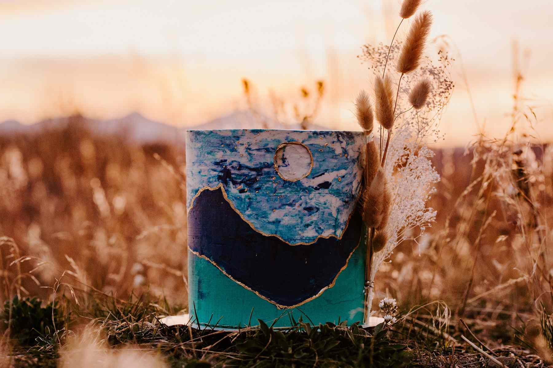 山和天空被绘的蛋糕