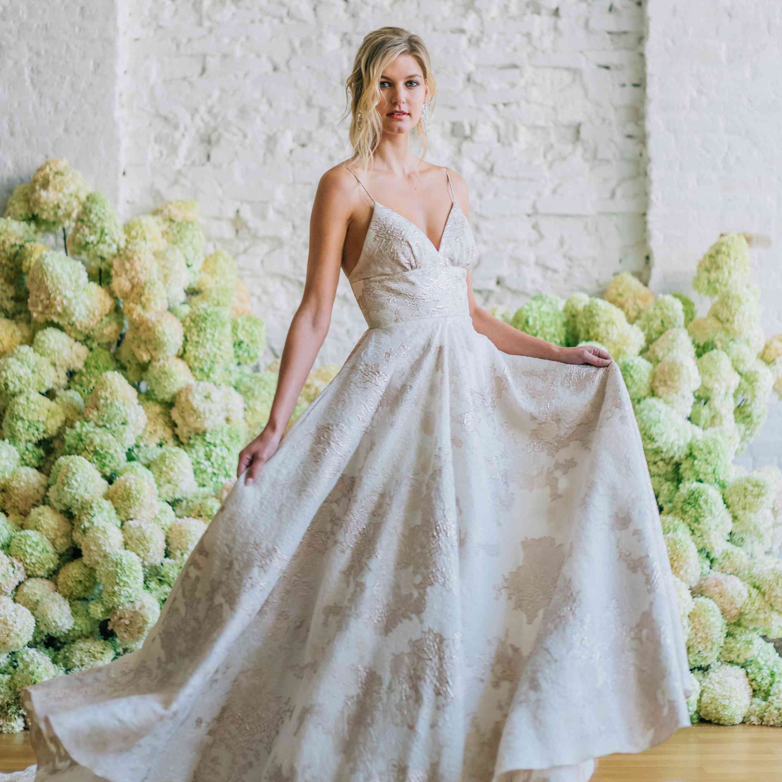 卡罗尔汉娜婚纱