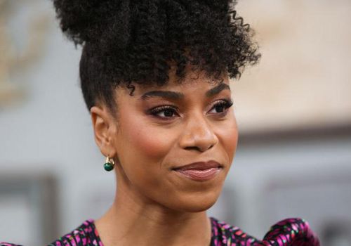 <p>女演员Kelly McCreary在好莱坞环球影城参观了Hallmark的“家庭与家庭”