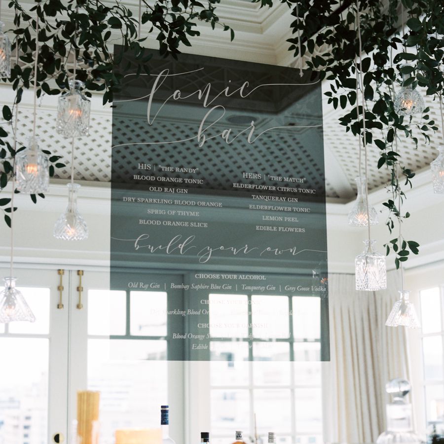 在一个婚礼的滋补饮料的酒吧菜单