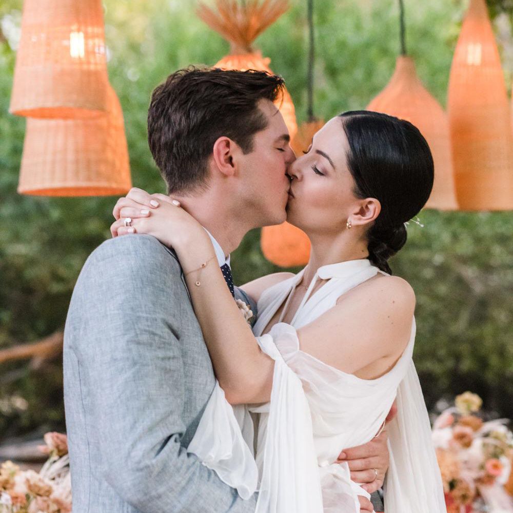 有光泽的低发髻