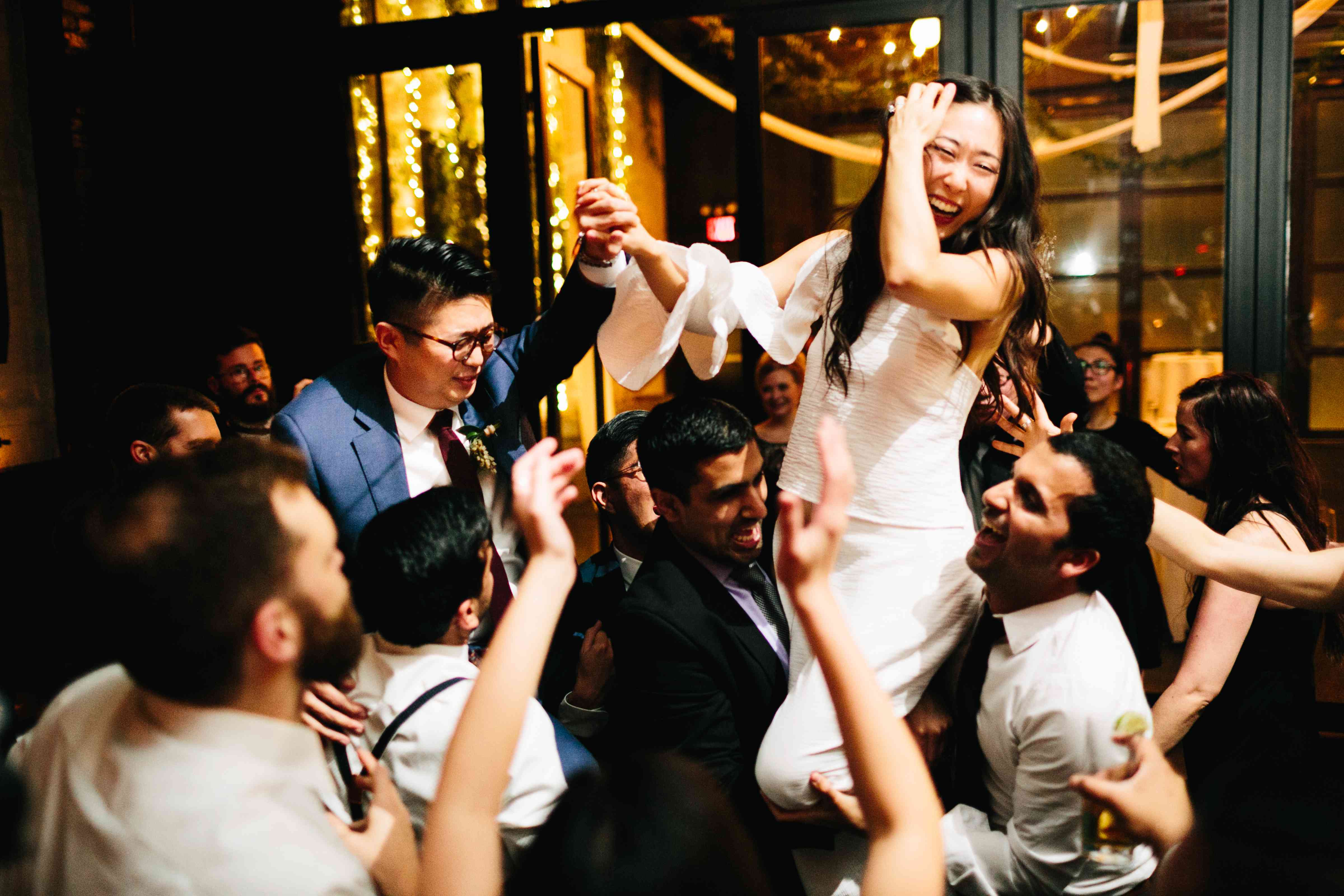 新娘和新郎跳舞