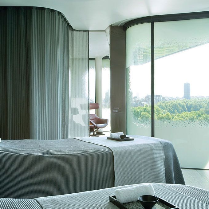 有两张床的水疗室