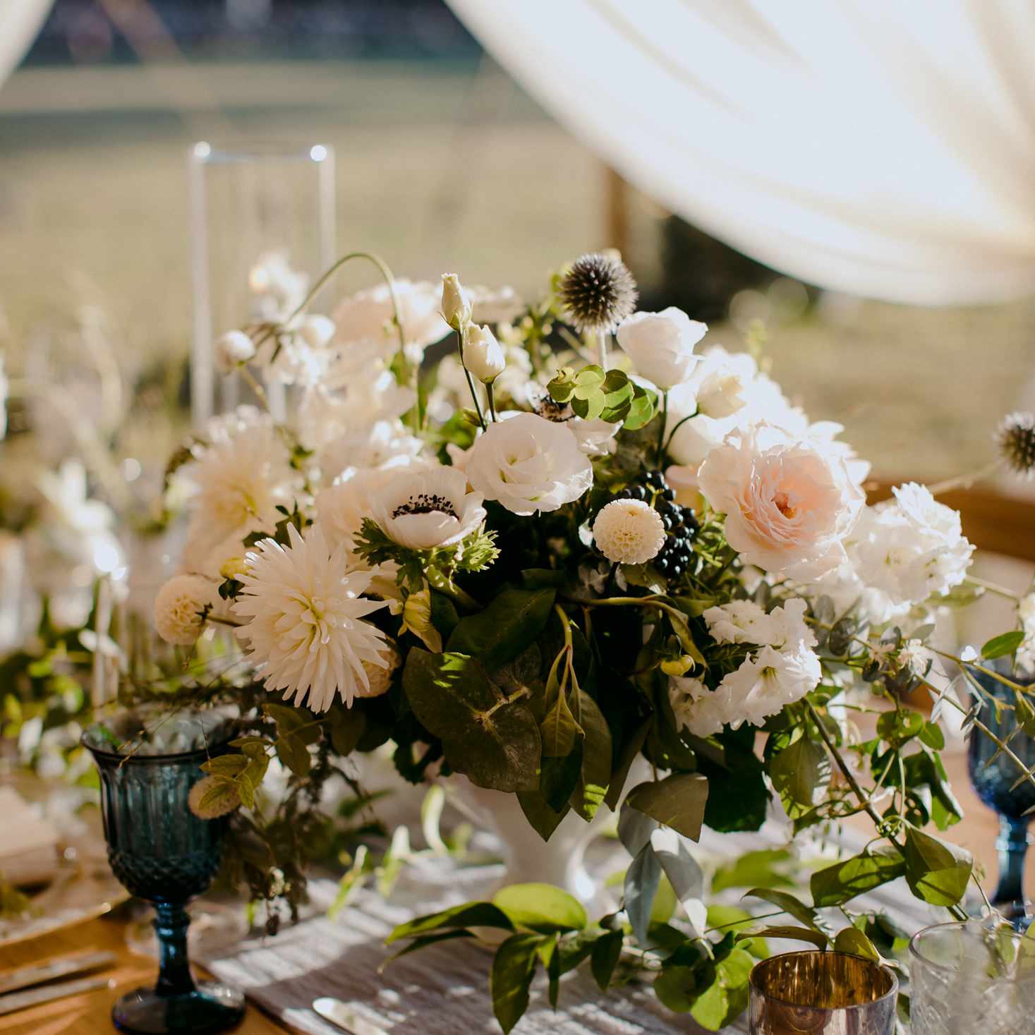 在家的麻萨诸塞州乡村婚礼，接待花卉中心