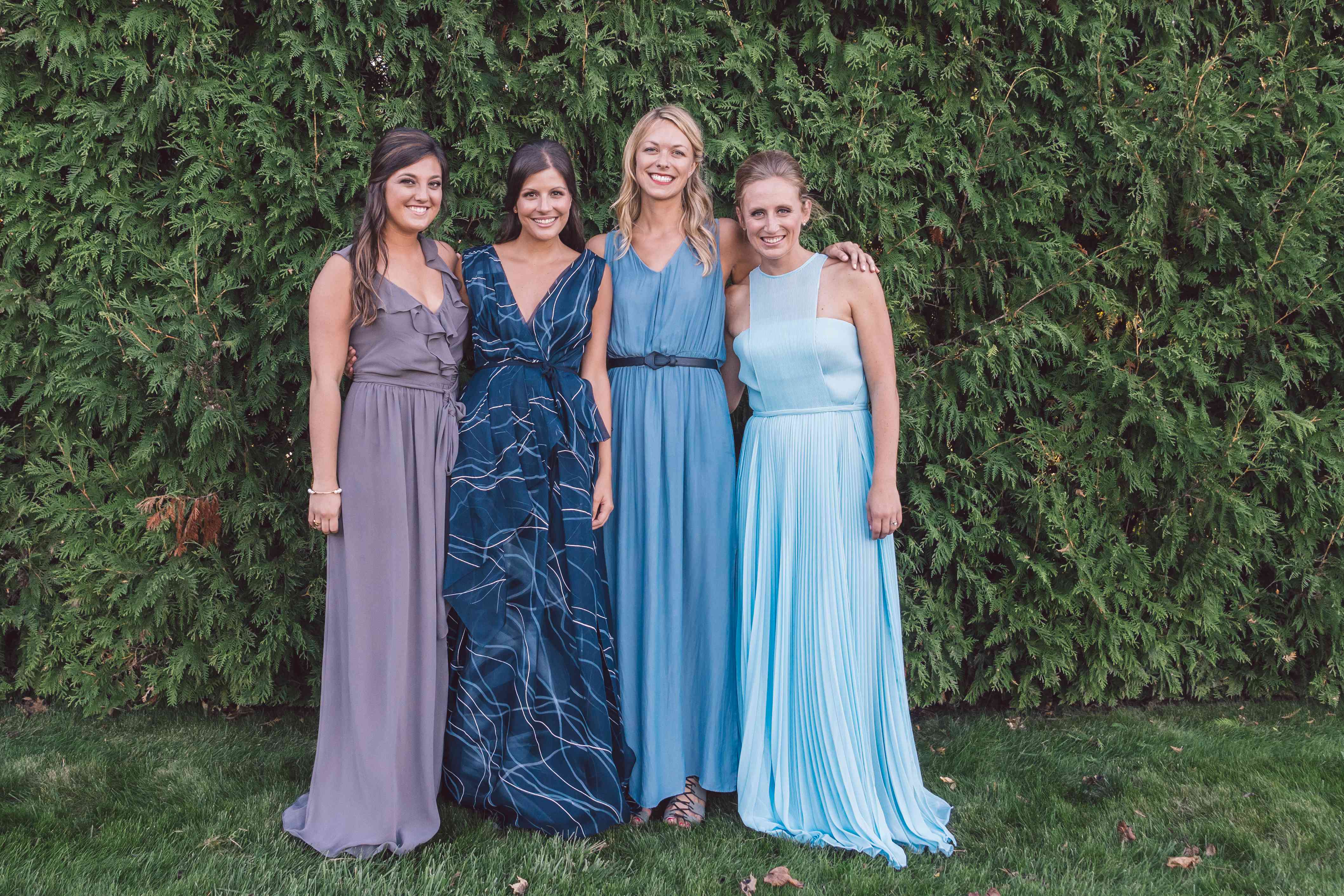 穿着不相配衣服的伴娘