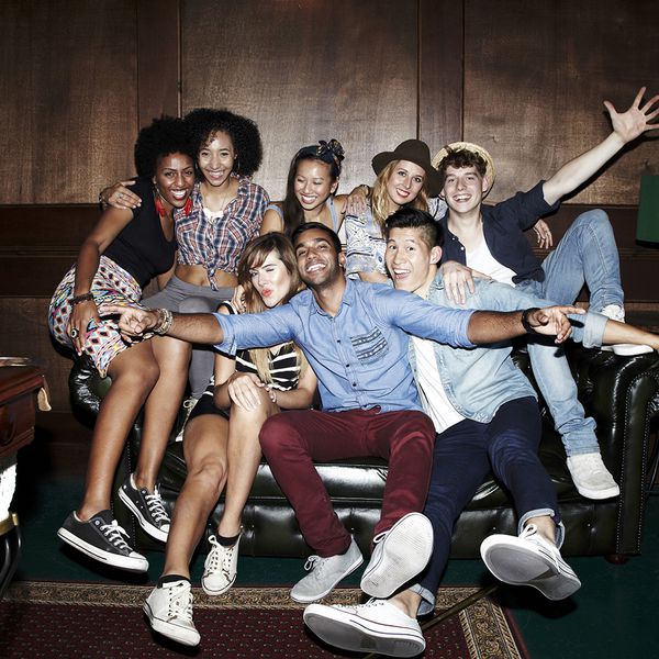 一群朋友乐趣“class=