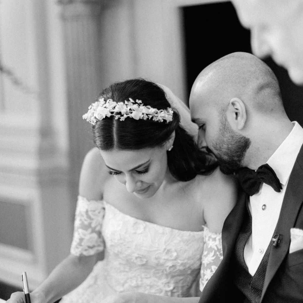 签署婚姻许可证