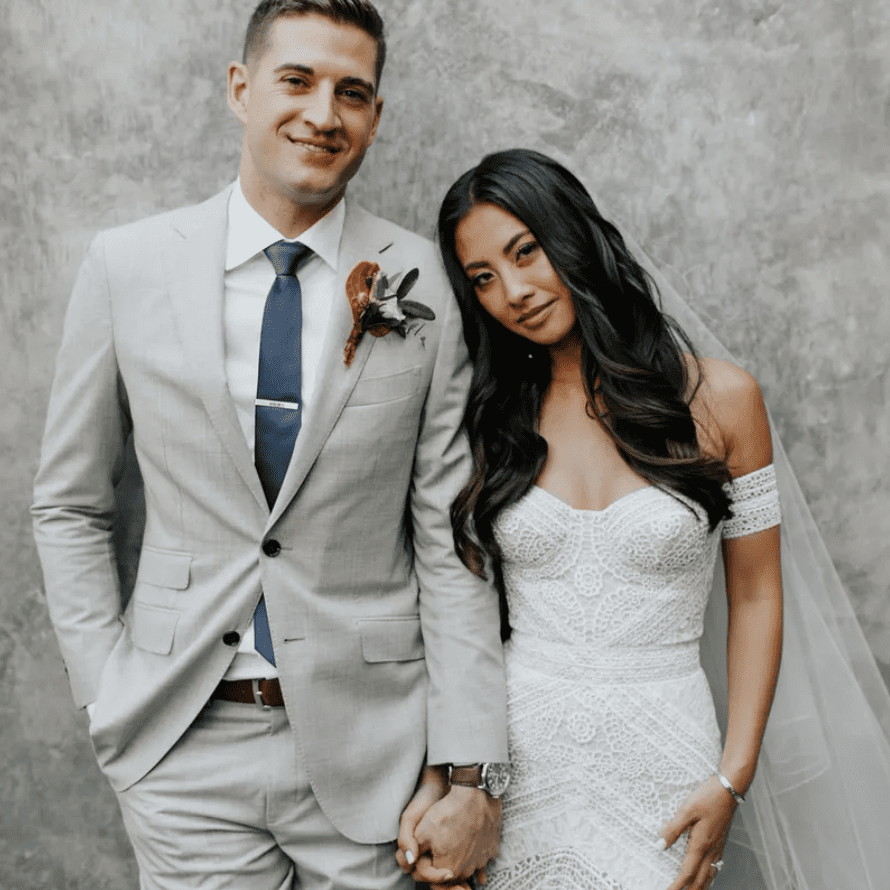 新婚夫妇肖像牵手