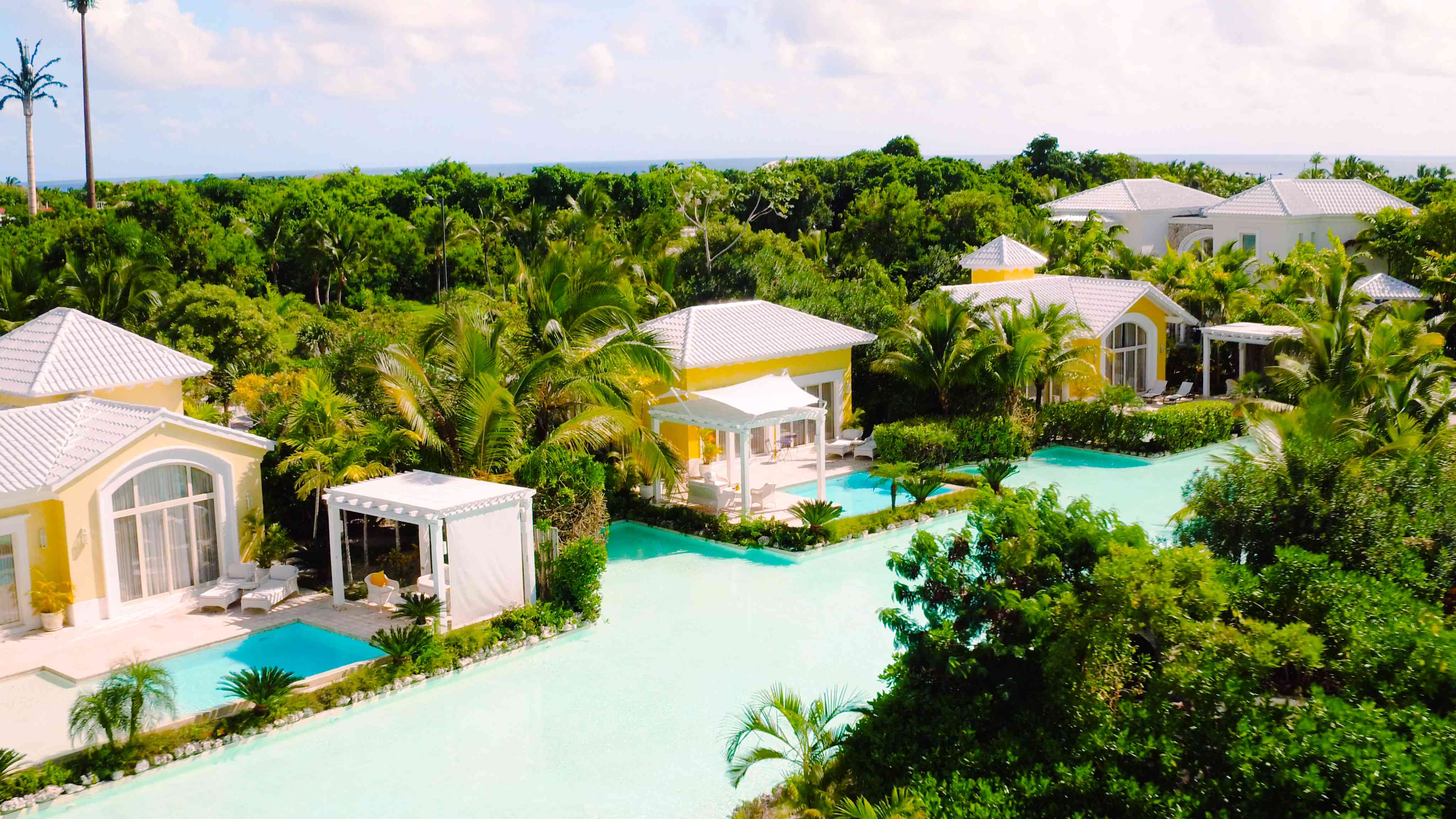 黄色别墅和私人游泳池在多米尼加共和国的伊甸园罗克帽