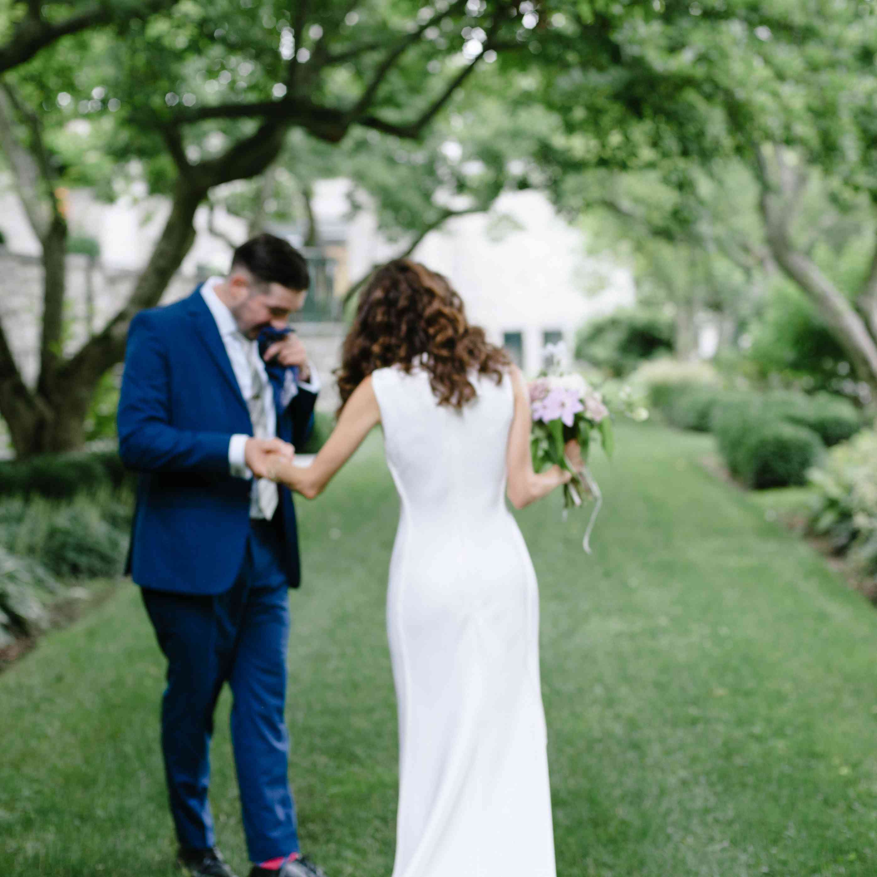 新娘婚纱的背面