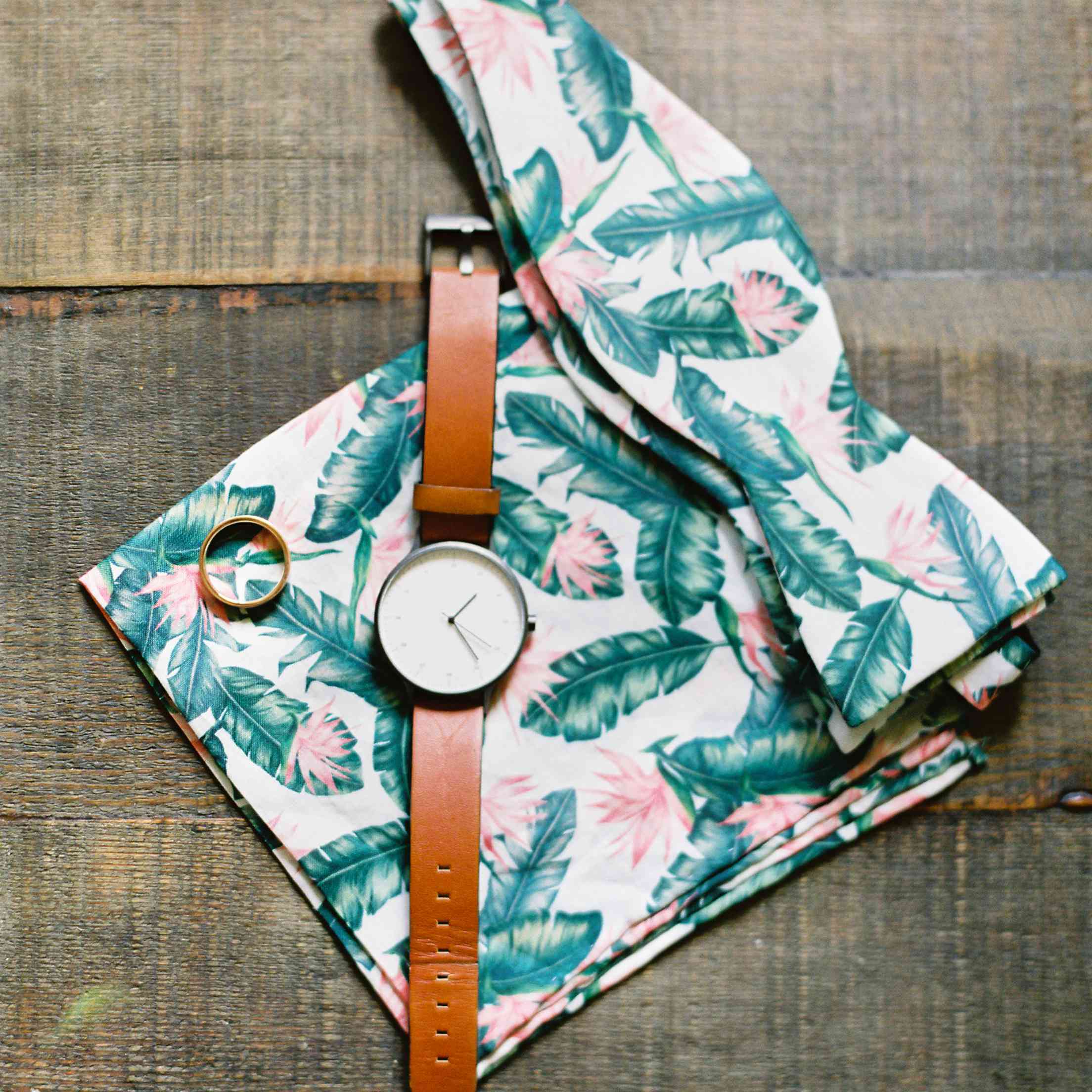 热带毛伊岛婚礼，热带印花领带口袋方