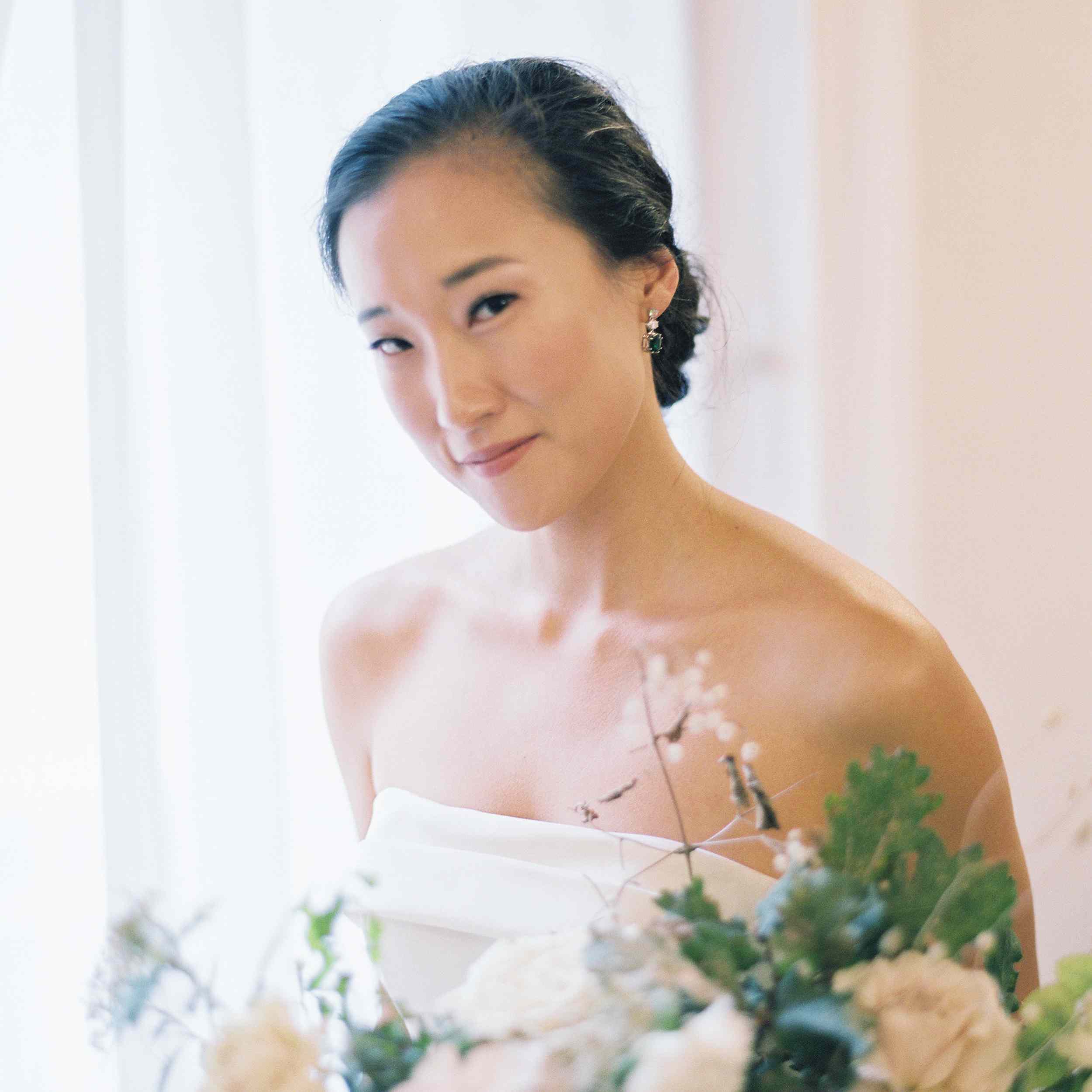 看照相机的新娘