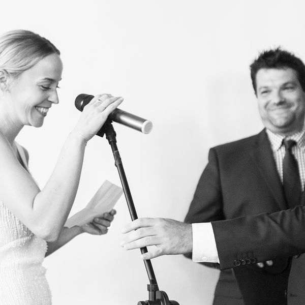 新娘宣读结婚誓言