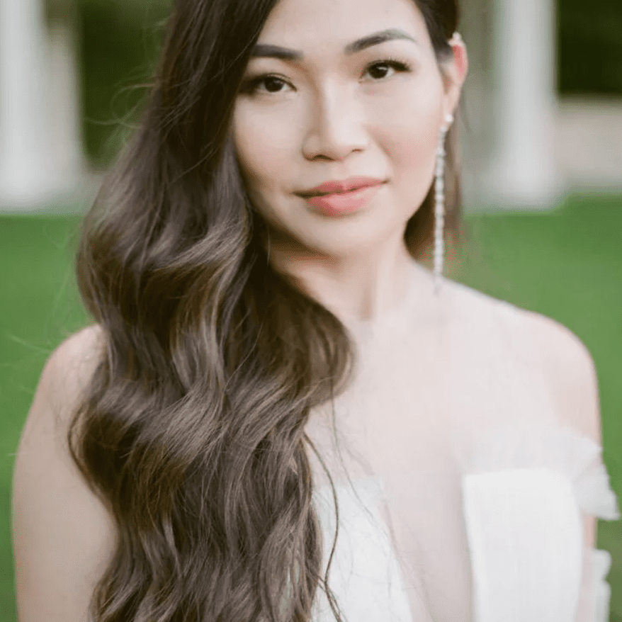 新娘戴头发向下和侧面