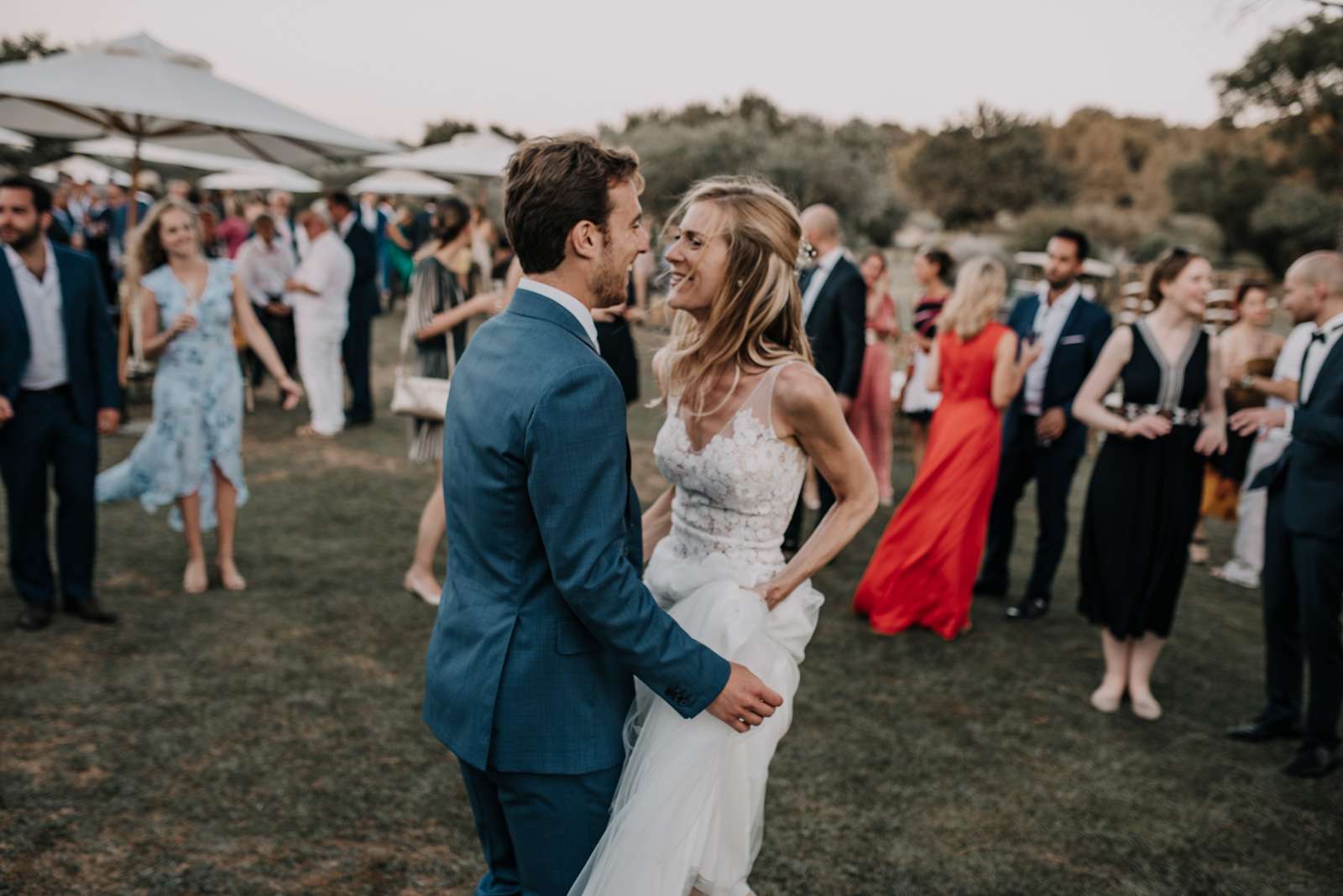 新娘和新郎的舞蹈“class=