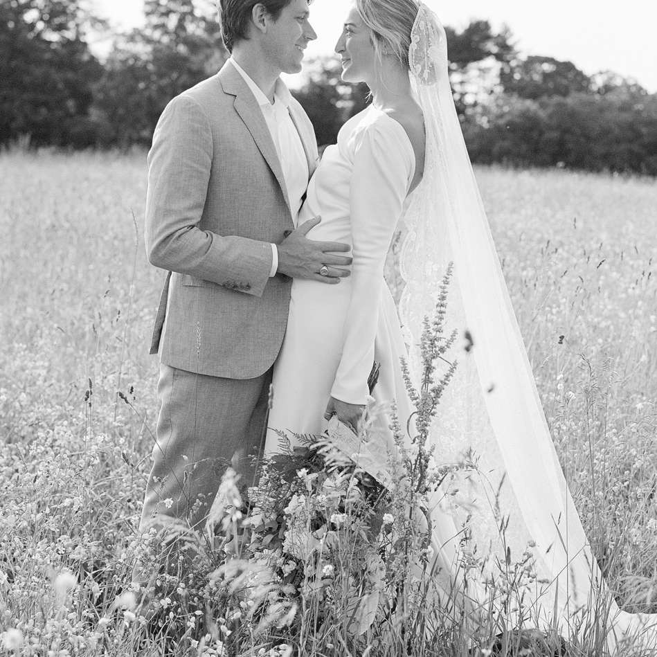 新娘和新郎用花束